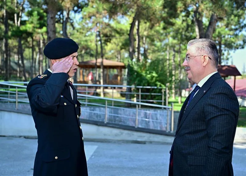 Eskişehir Valisi Erdinç Yılmaz, İl Jandarma Komutanı J.Kd. Alb. Veysel Ergün’e iadeiziyarette bulundu