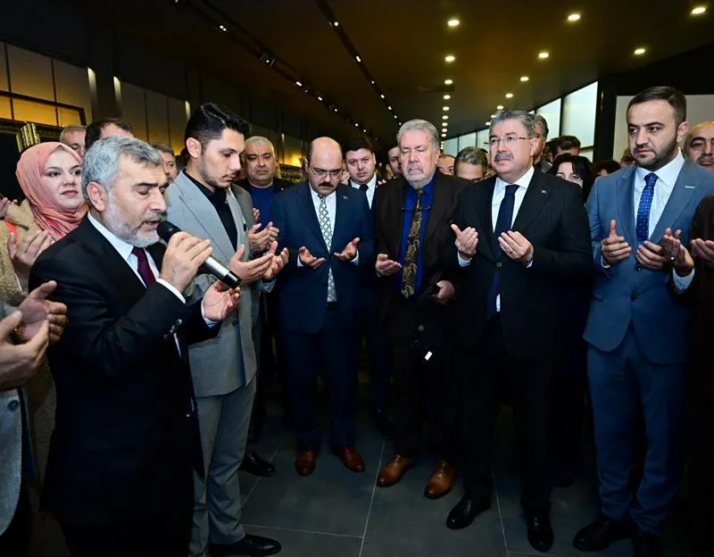 Eskişehir Valisi Yılmaz, Mukaddes Emanetler ve Kâbe Örtüleri Sergisi’nin açılışına katıldı