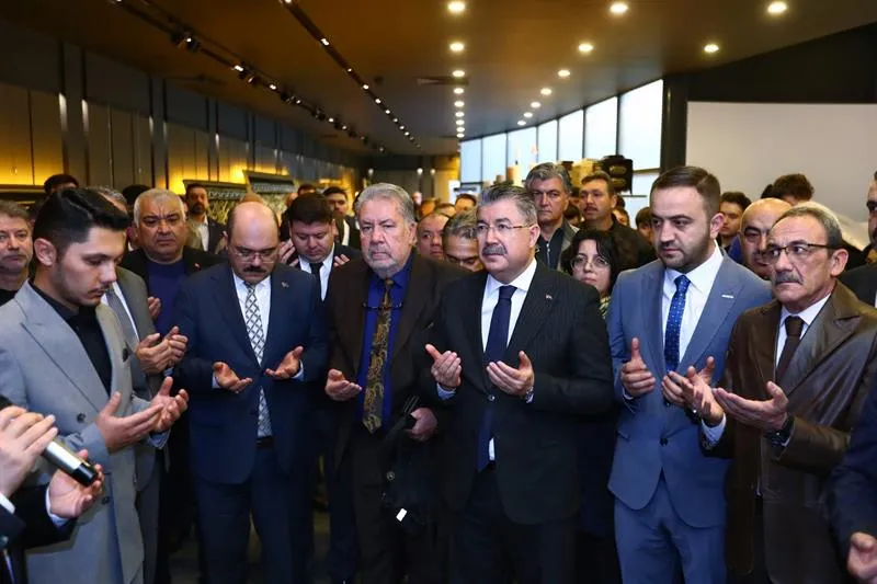 Eskişehir Valisi Yılmaz, Mukaddes Emanetler ve Kâbe Örtüleri Sergisi’nin açılışına katıldı