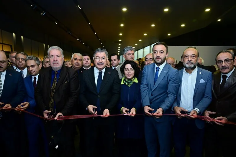 Eskişehir Valisi Yılmaz, Mukaddes Emanetler ve Kâbe Örtüleri Sergisi’nin açılışına katıldı