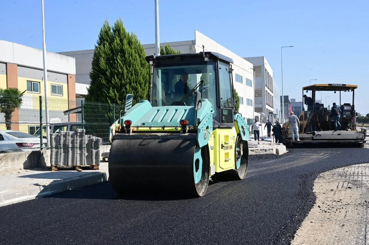 Büyükşehir asfalt çalışmalarına devam ediyor