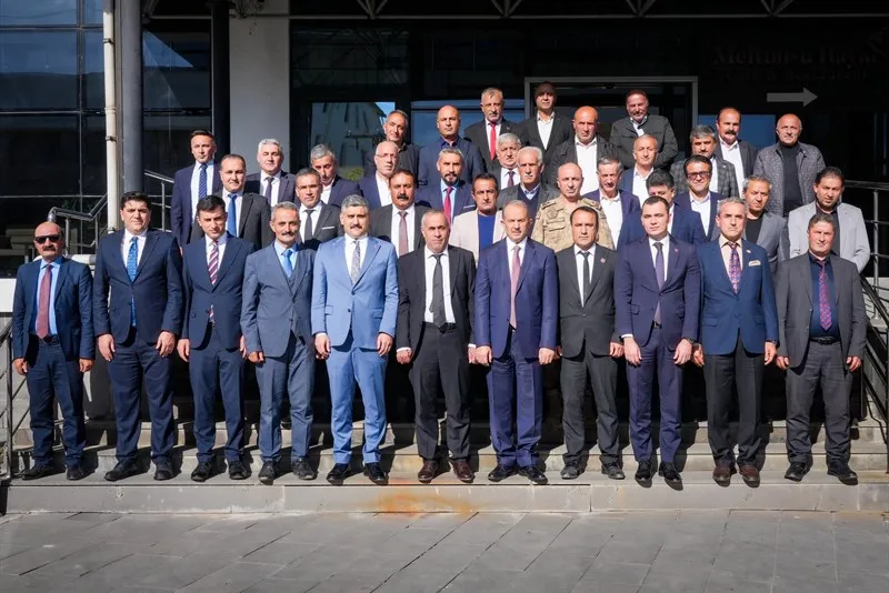 Hakkari Valisi Taşyapan, Hakkâri Merkez köy ve mahalle muhtarları ile buluştu