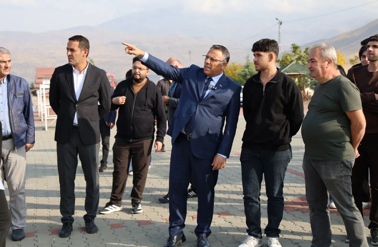 Rektör Gürel, tarımsal biyoteknoloji bölümünün ilk öğrencileriyle buluştu