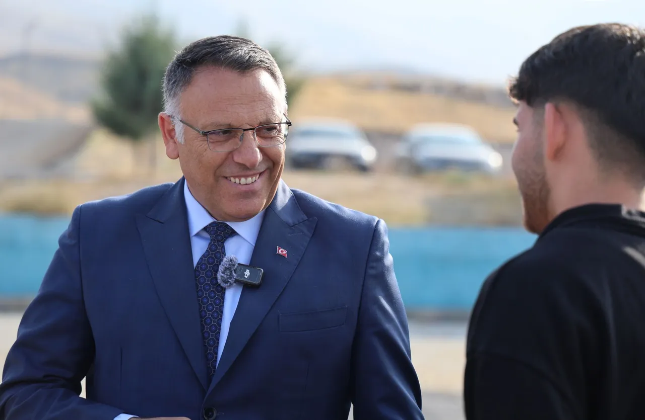 Rektör Gürel, tarımsal biyoteknoloji bölümünün ilk öğrencileriyle buluştu
