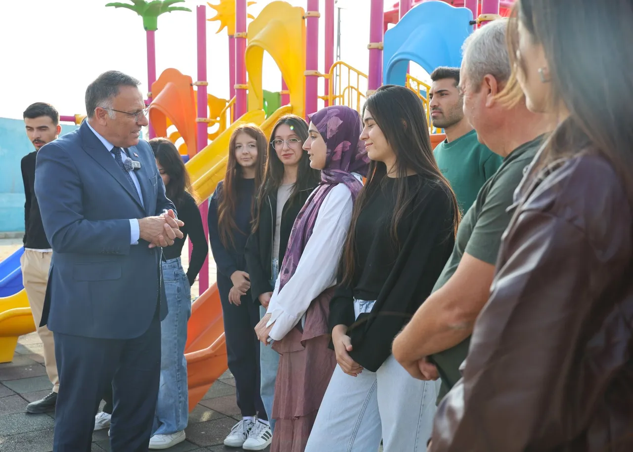 Rektör Gürel, tarımsal biyoteknoloji bölümünün ilk öğrencileriyle buluştu
