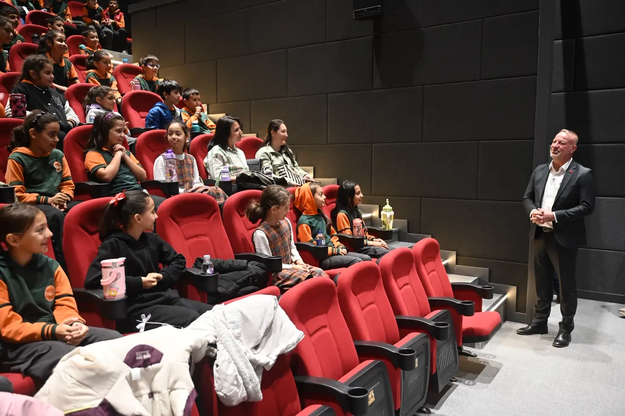 Karacabey’de Kent Sineması perdelerini açtı