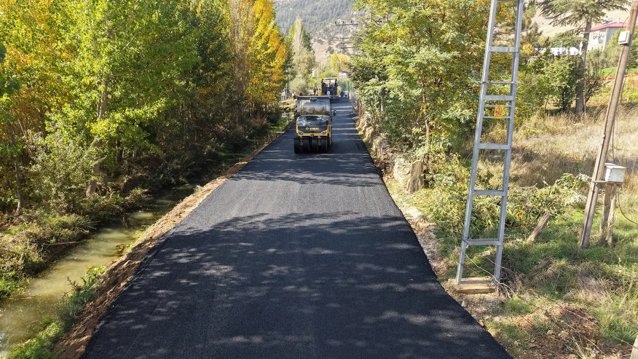 Büyükşehir’den Göksun kırsalında ulaşımı iyileştiren asfalt hamlesi