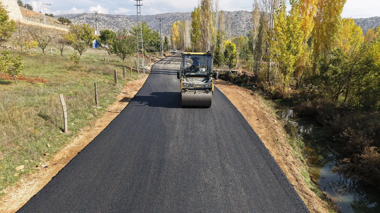 Büyükşehir’den Göksun kırsalında ulaşımı iyileştiren asfalt hamlesi