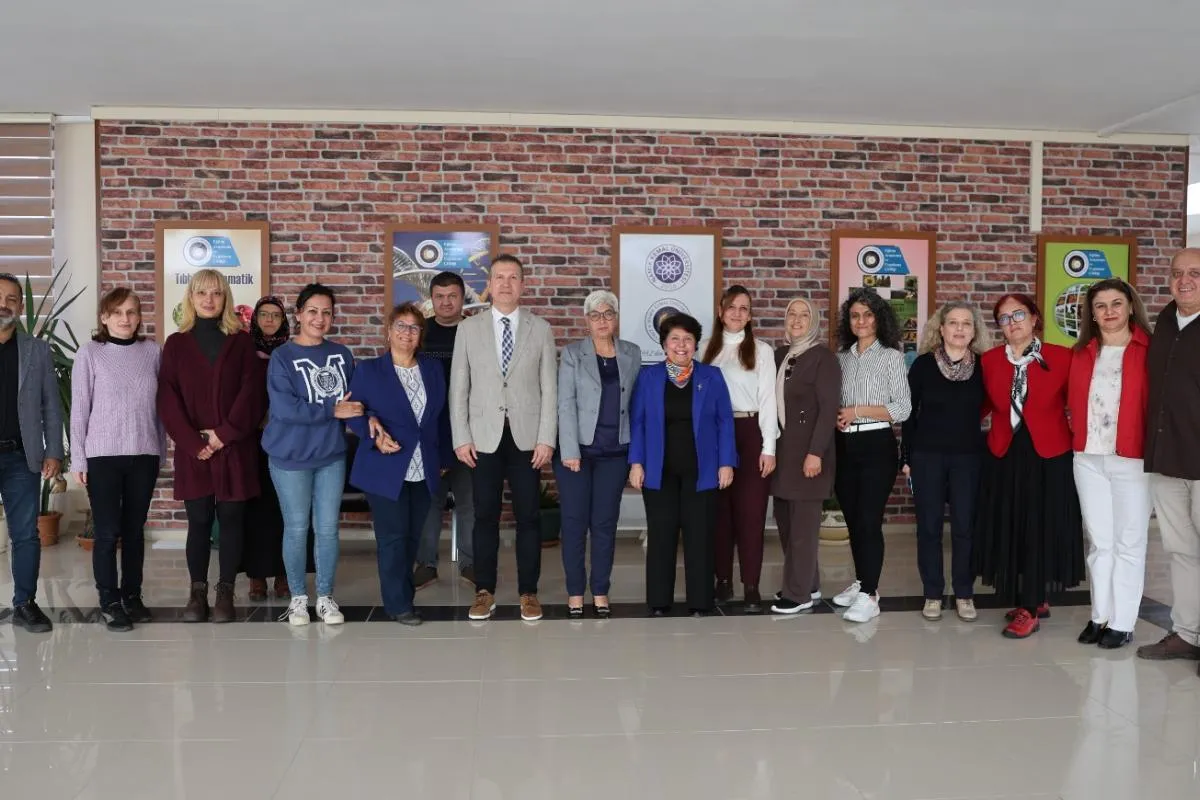 Fakülte personeli Sibel Karataş için emeklilik töreni düzenlendi