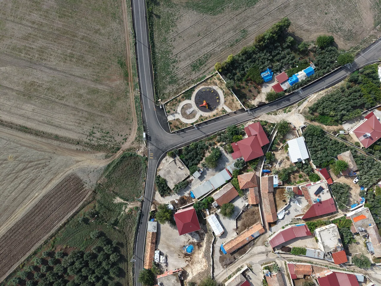 HBB’den Kumlu Akpınar bağlantı yolunda beton asfalt çalışması