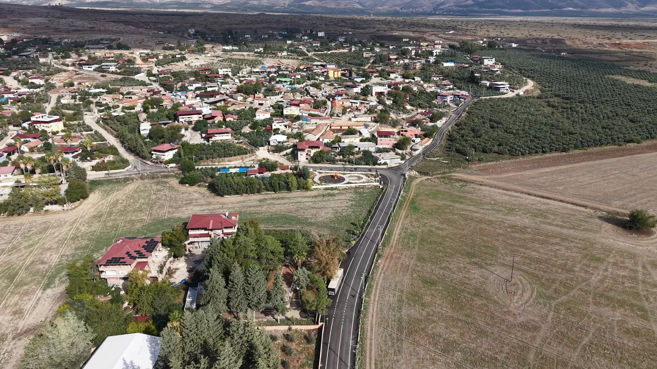 HBB’den Kumlu Akpınar bağlantı yolunda beton asfalt çalışması