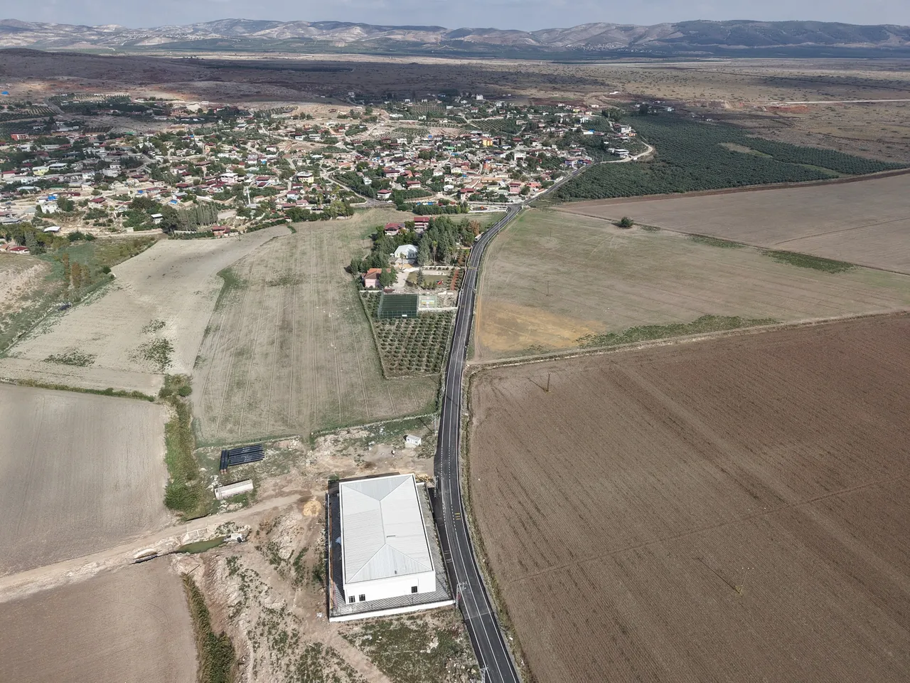 HBB’den Kumlu Akpınar bağlantı yolunda beton asfalt çalışması