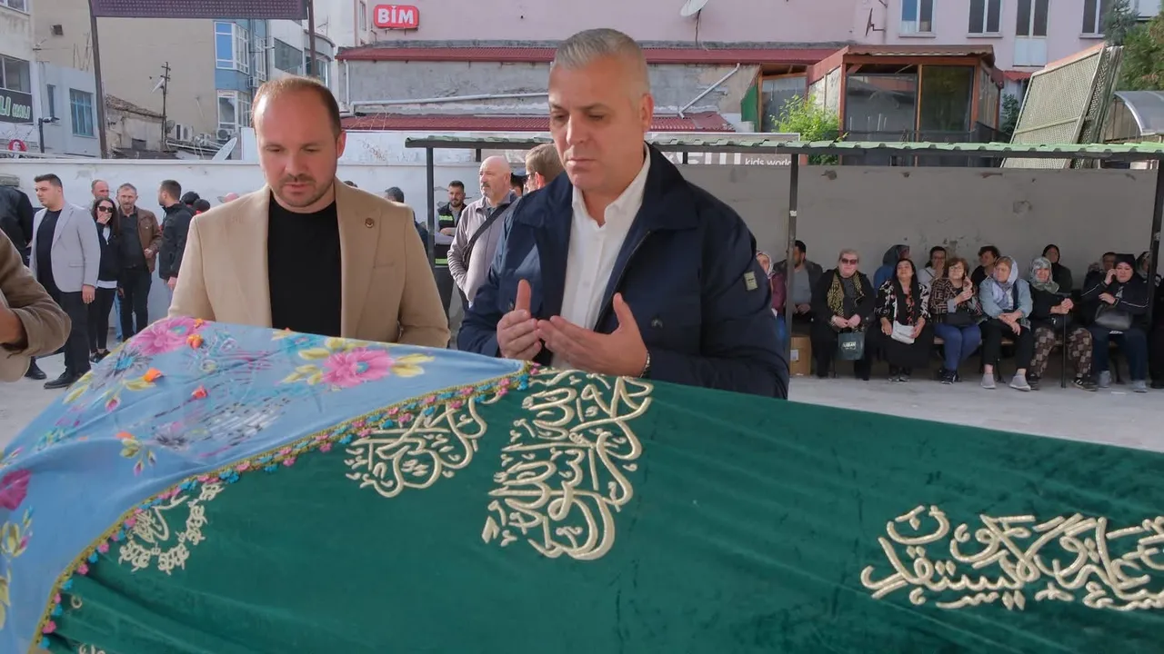 Kırklareli Belediyesi, Hanife Demirel'i son yolculuğuna uğurladı