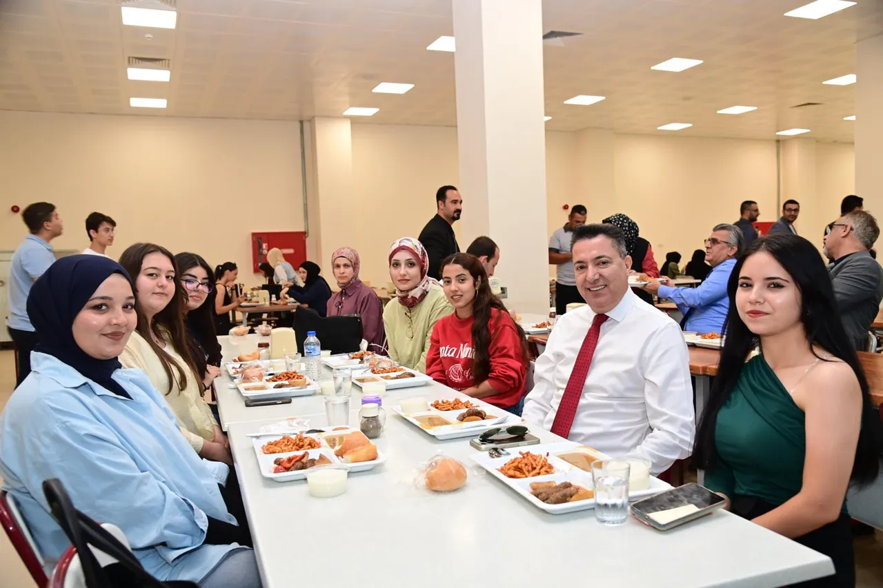 Osmaniye Korkut Ata Üniversitesi Rektörü Uzun, Kadirli’de öğrencilerle buluştu