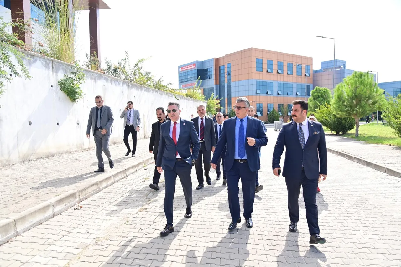 Osmaniye Korkut Ata Üniversitesi Rektörü Uzun, Kadirli’de öğrencilerle buluştu