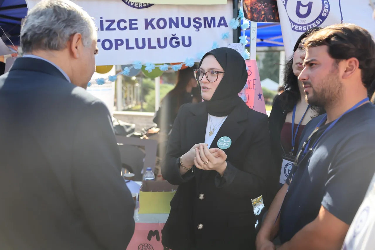 Adnan Menderes Üniversitesinde Öğrenci Toplulukları Tanıtım ve Üye Kabul Günü etkinliği düzenledi