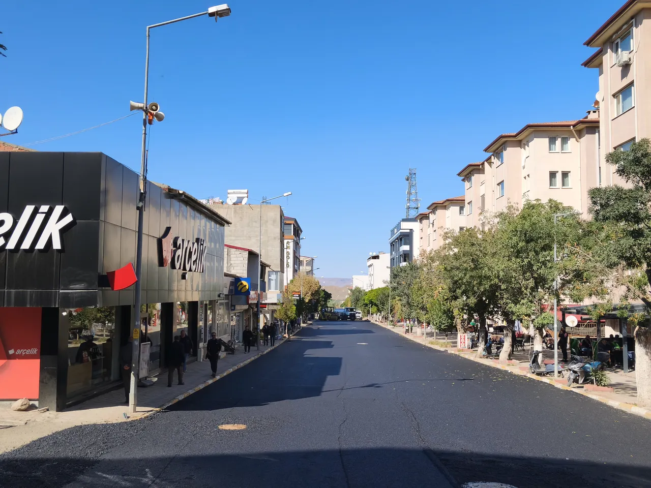 Belirlenen güzergahlarda sıcak asfalt serim çalışmaları tamamlandı