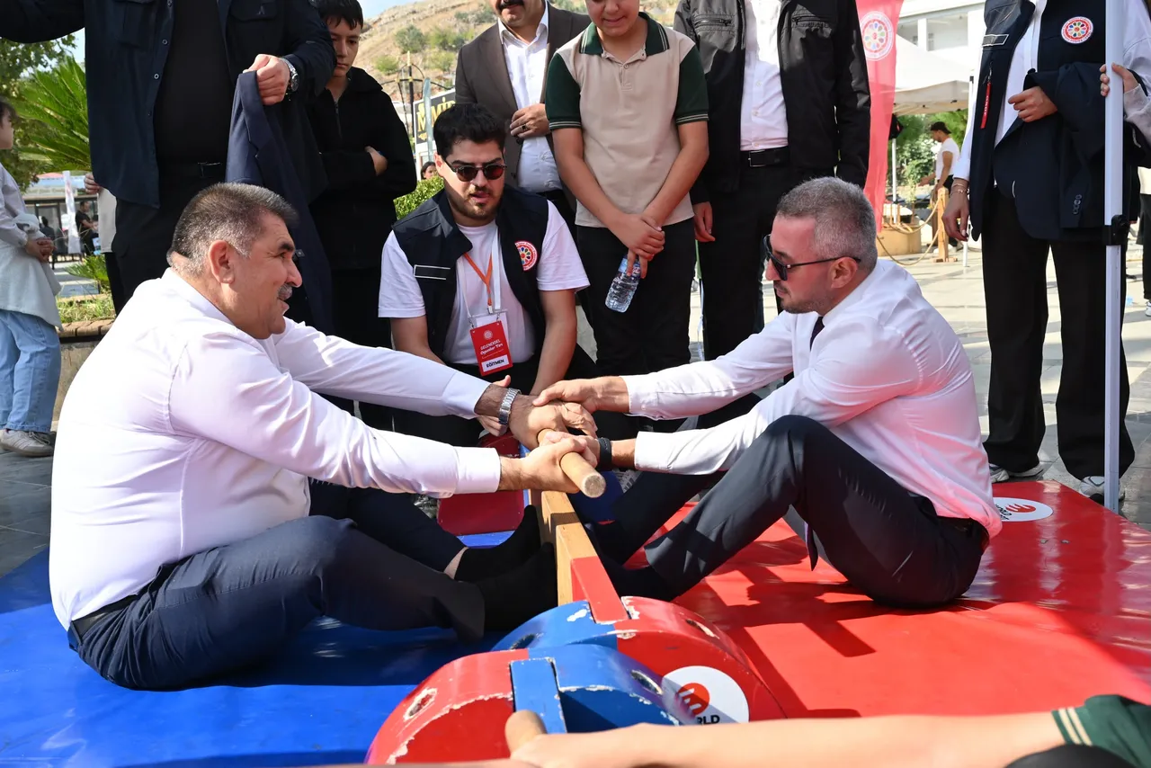 Millet Meydanı’nda nostalji rüzgârı esti