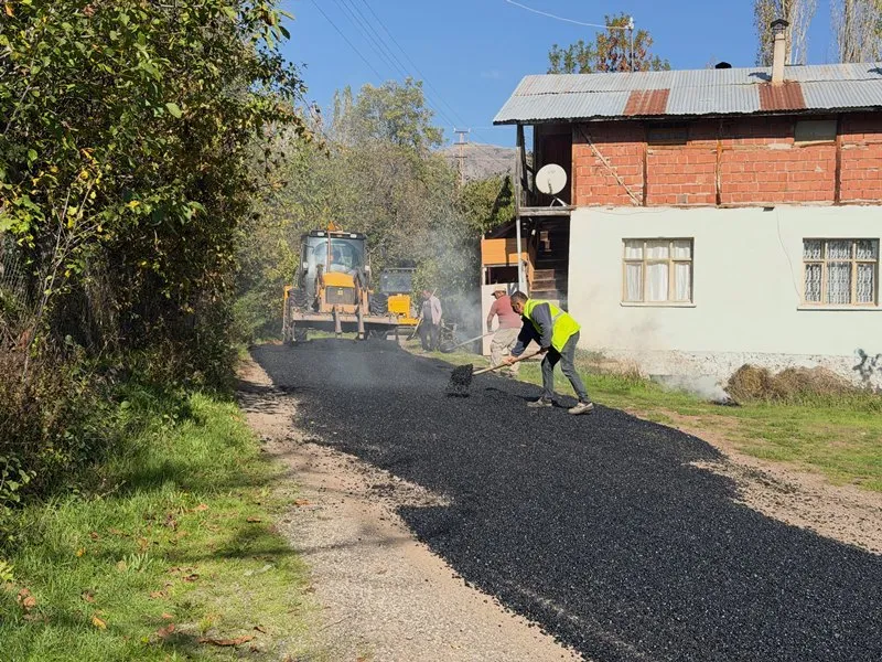Kütküt ve Çiftlik mahallelerinde asfalt yama çalışmaları yapıldı