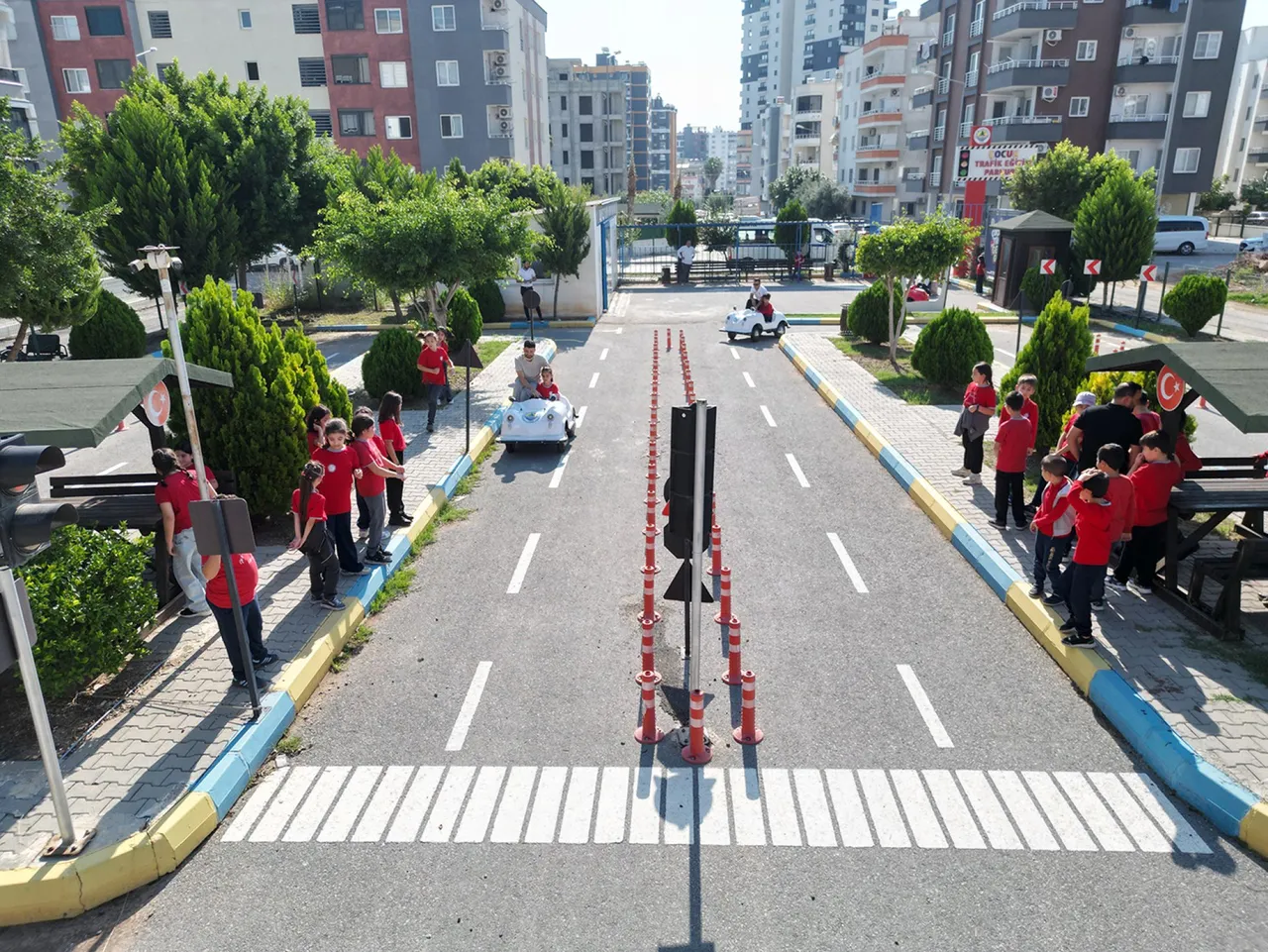 Erdemli Belediyesi’nden geleceğin sürücülerine trafik bilinci