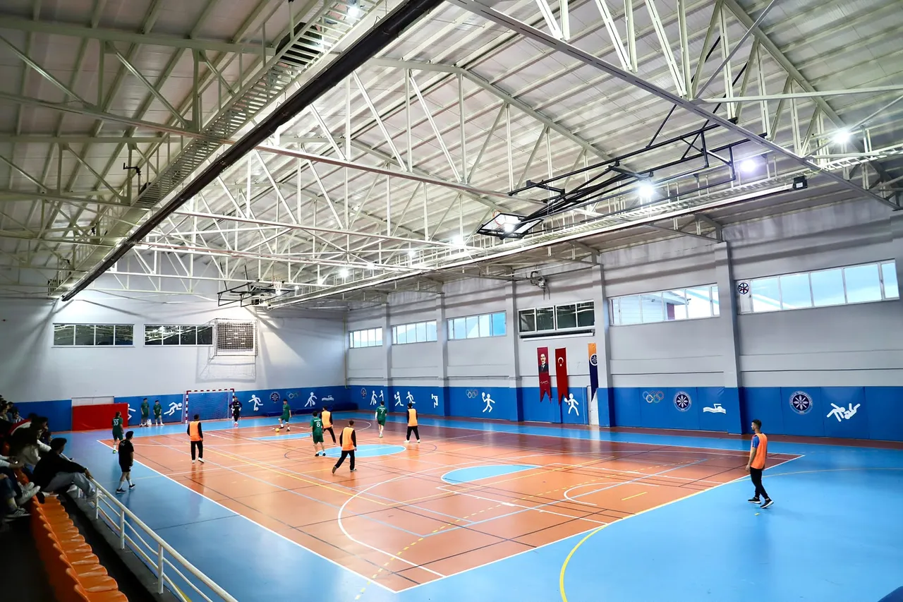 Futsal turnuvasında elemeler başladı: Öğrenciler şampiyonluk için yarışacak
