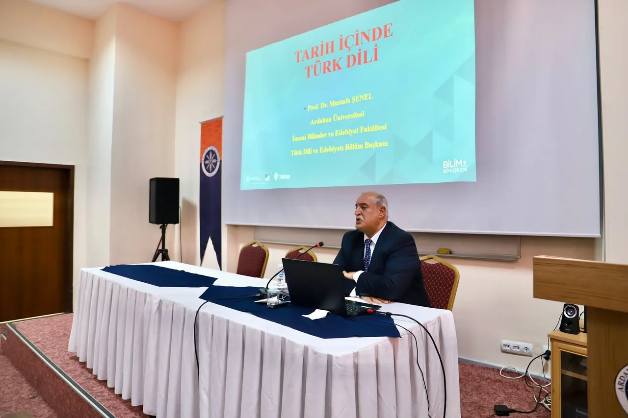 Türk Dili ve Edebiyatı Bölümü oryantasyon programının ilk dersinde Türkçenin tarihsel yolculuğu anlatıldı