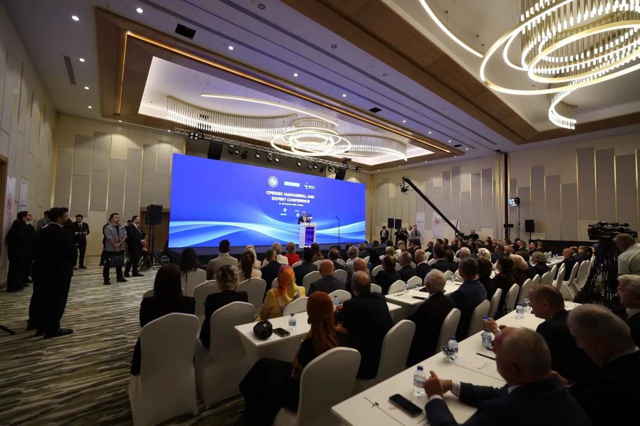 Bakan Işıkhan, Antalya’da ziyaretlerde bulundu