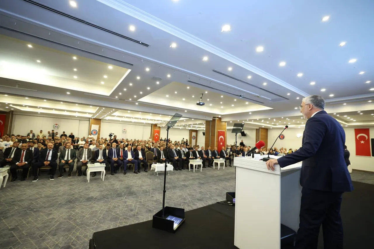 Bakan Işıkhan, Antalya’da ziyaretlerde bulundu