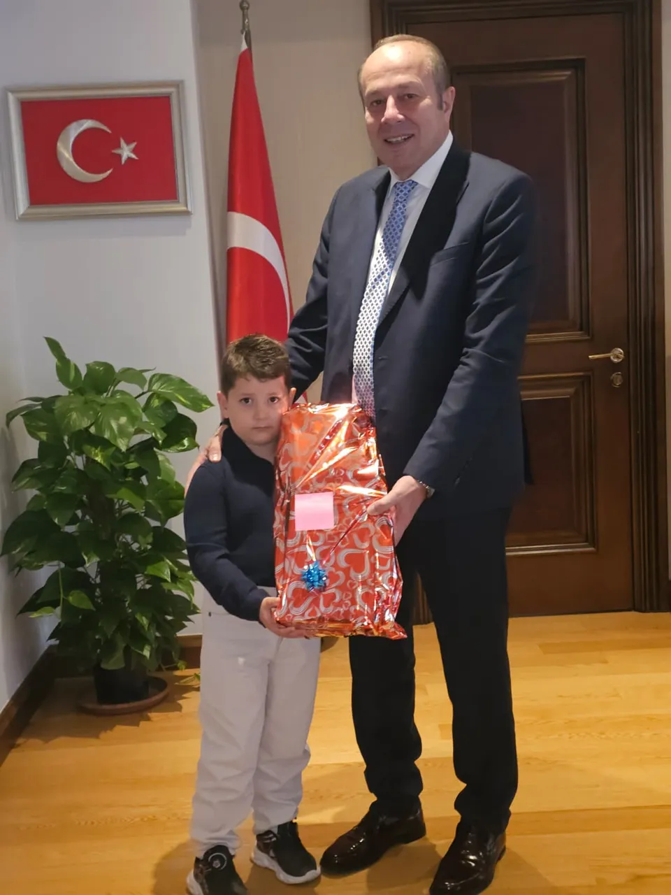 Kaymakam Yılmaz, Halk Kütüphanesinde son altı ayda en çok kitap okuyanları ödüllendirdi