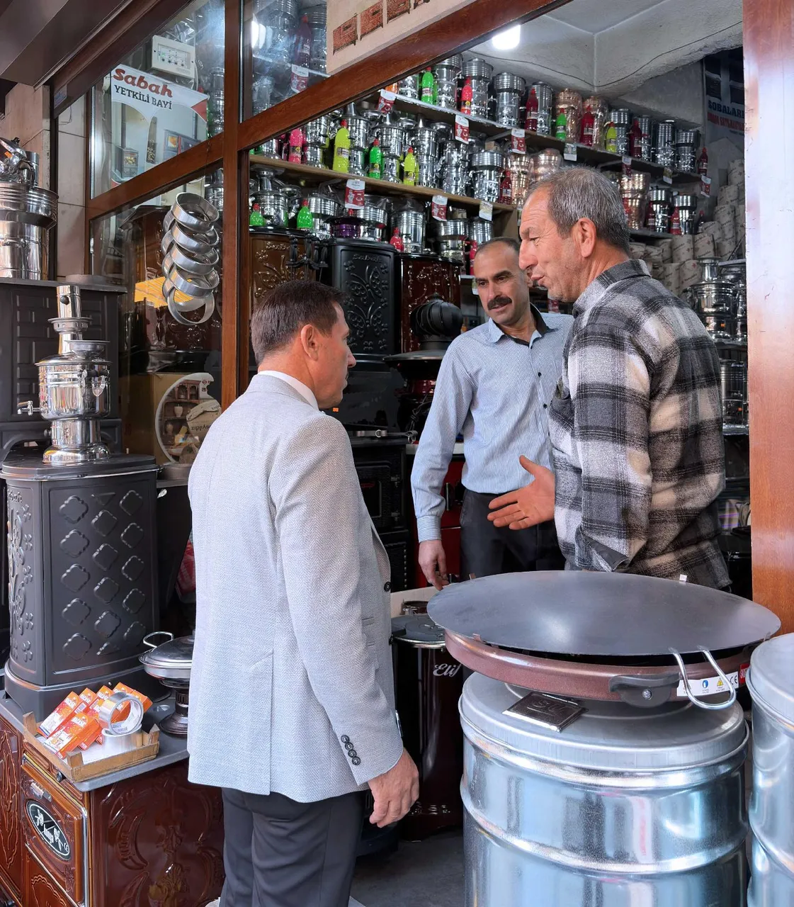 Başkan Kılca, Aziziye Camii çevresinde esnafla buluştu