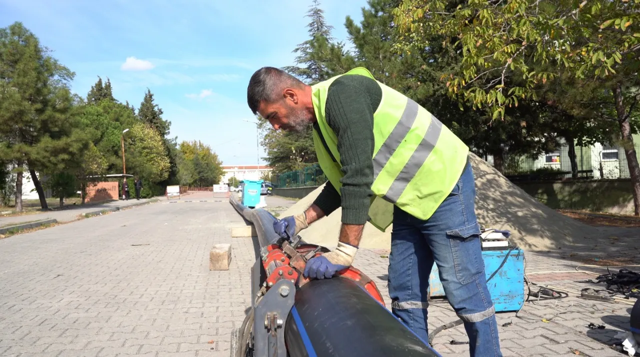 1300 metre uzunluğundaki hatta yenileme