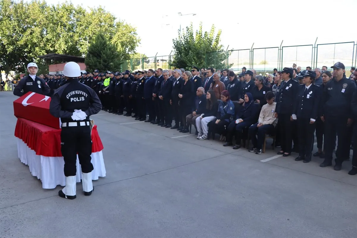 Kaymakamız Huriye Küpeli KAN Polis Memuru Halil PEHLİVAN’ın cenaze törenine katıldı