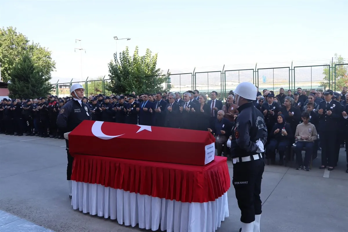 Kaymakamız Huriye Küpeli KAN Polis Memuru Halil PEHLİVAN’ın cenaze törenine katıldı