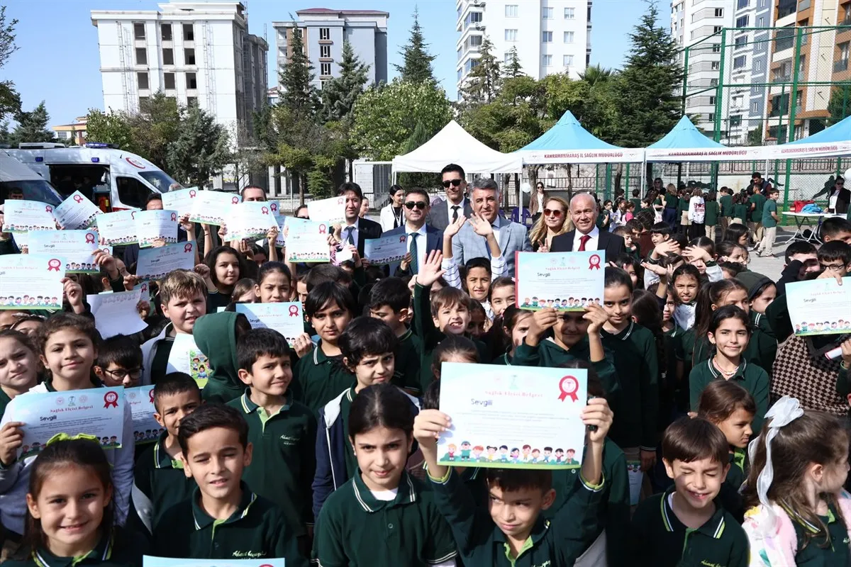 Kaymakam Çiğdem "Sağlıklı Çocuklar, Güçlü Yarınlar" projesi kapsamında, Ahmet Bayazıt İlkokulu’nda düzenlenen programa katıldı