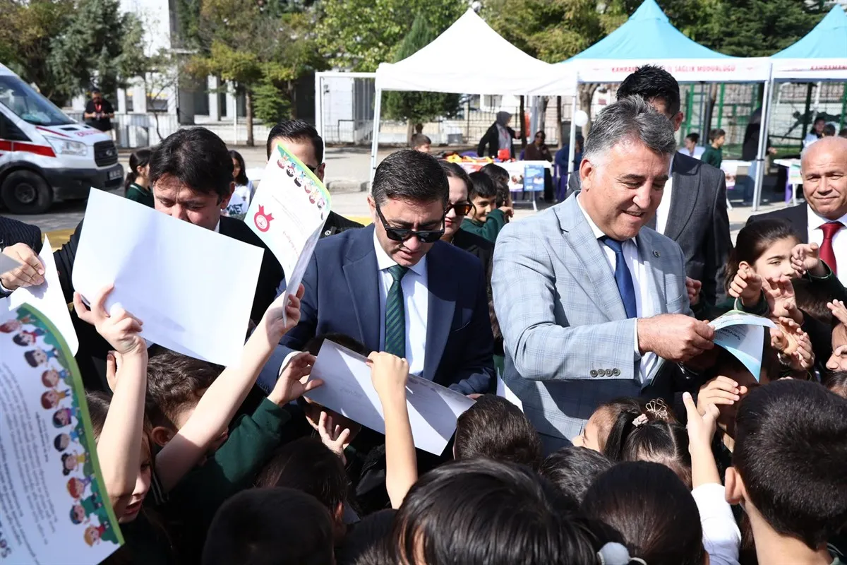 Kaymakam Çiğdem "Sağlıklı Çocuklar, Güçlü Yarınlar" projesi kapsamında, Ahmet Bayazıt İlkokulu’nda düzenlenen programa katıldı