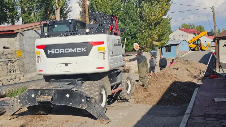 Ağrı Belediyesi kanalizasyon çalışmalarını sürdürüyor