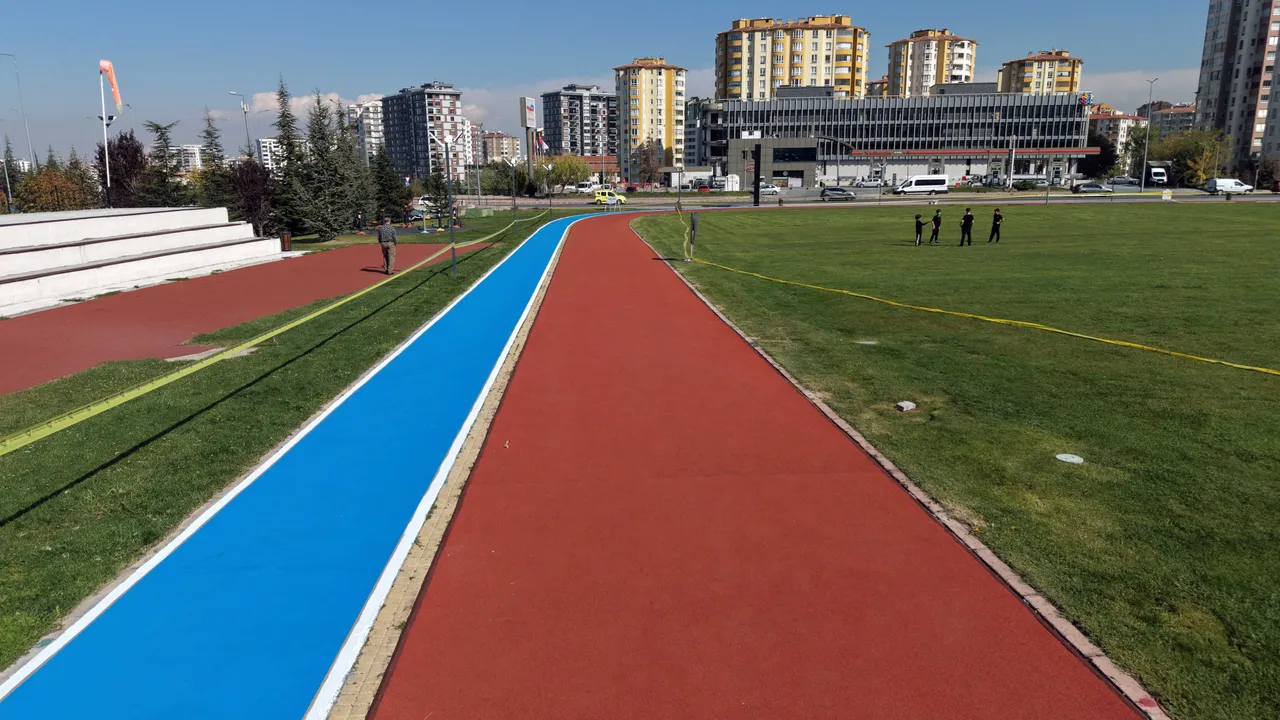 Talas Yamaç Paraşütü iniş alanına göz Kamaştıran Tartan Pist