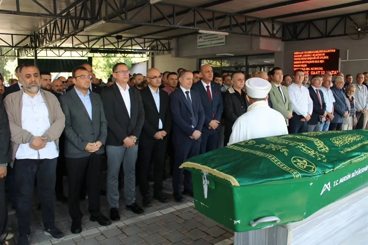 Tarsus İlçe Milli Eğitim Şube Müdürü Bulut'un vefat eden babası, Heleke mahalle mezarlığına defnedilmek üzere son yolculuğuna uğurlandı