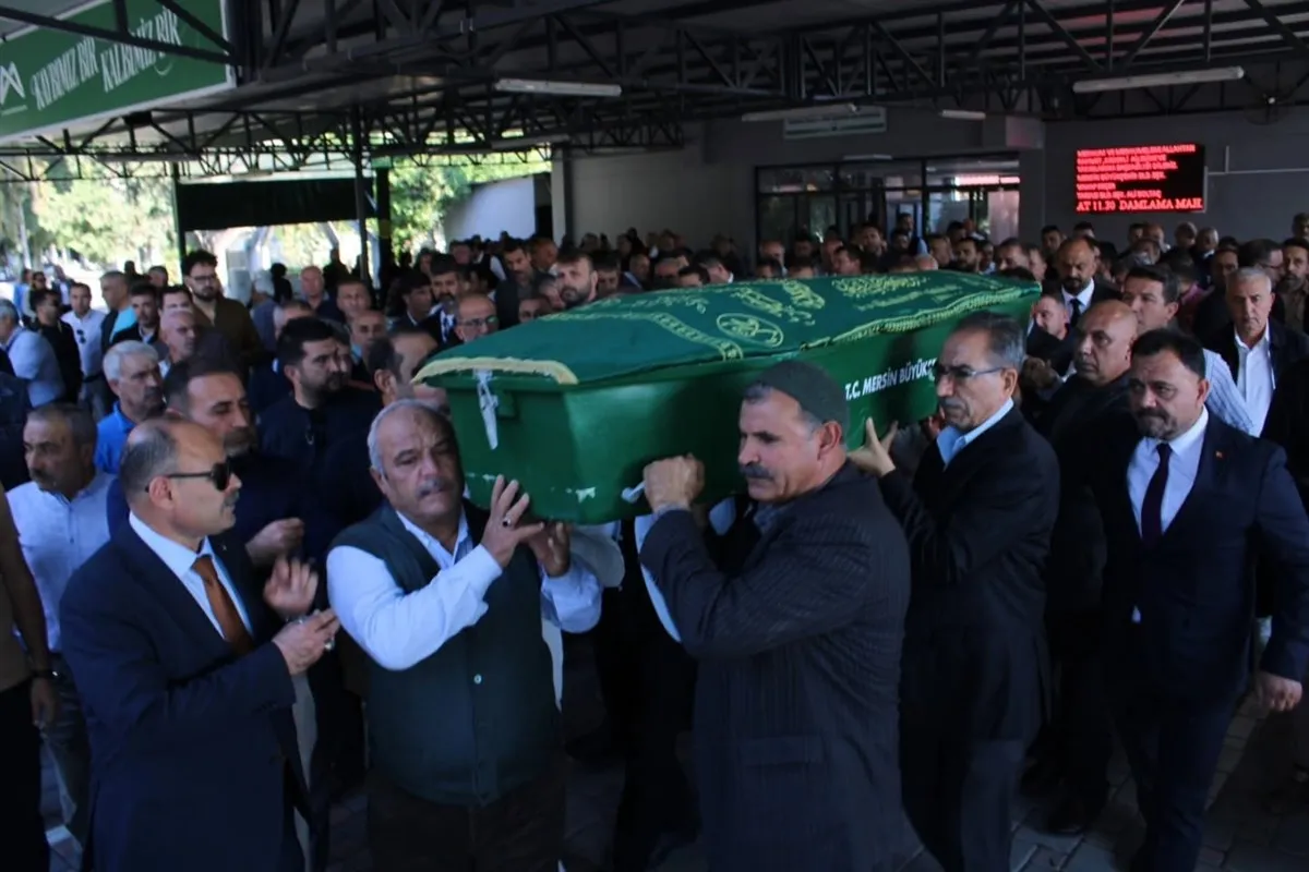 Tarsus İlçe Milli Eğitim Şube Müdürü Bulut'un vefat eden babası, Heleke mahalle mezarlığına defnedilmek üzere son yolculuğuna uğurlandı