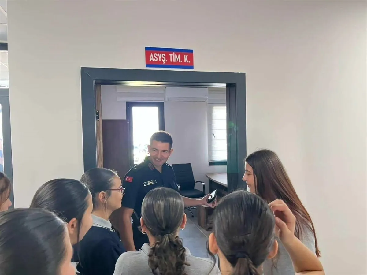 Büyük ilçeler güven ve dönüşüm Projesi kapsamında, Taşobası Mahallesinde bulunan şehit Sinan Köse Ortaokulu ziyaret etti