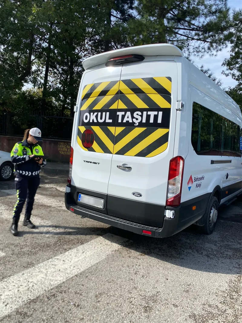 Okul çevrelerinde asayiş ve trafik denetimleri devam ediyor