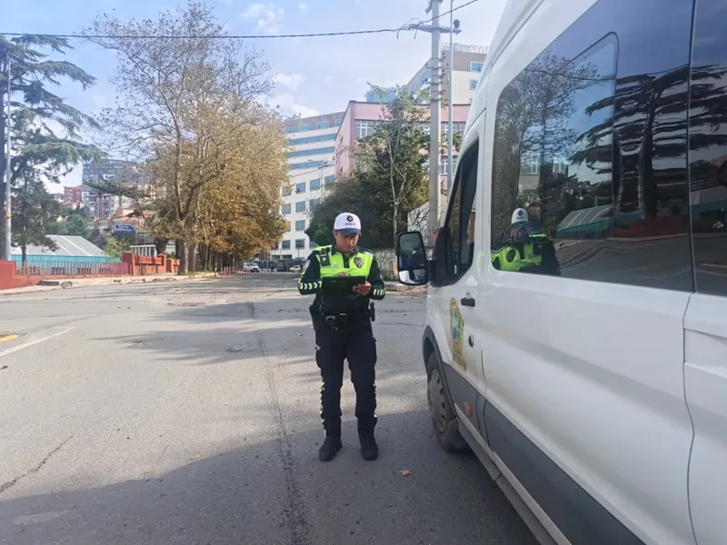 Okul çevrelerinde asayiş ve trafik denetimleri devam ediyor