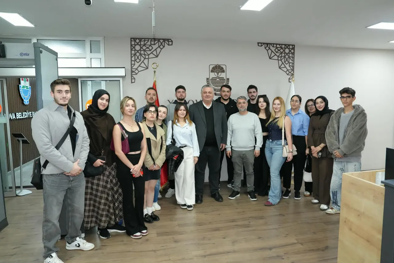 Üniversiteli Gençler, Başkan Gürel’i ziyaret etti