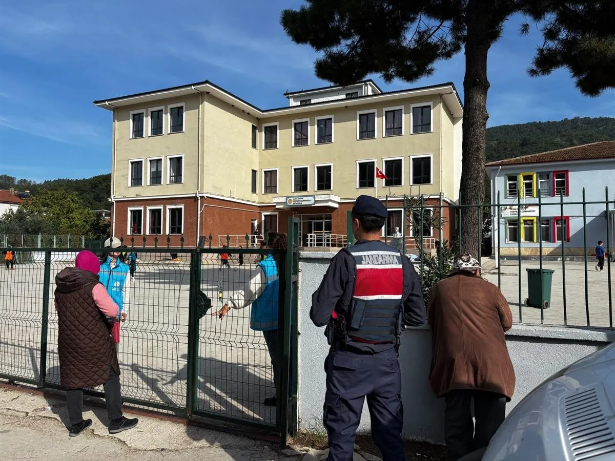 Öğrencilerin güvenliği için denetimleri aralıksız devam ediyor