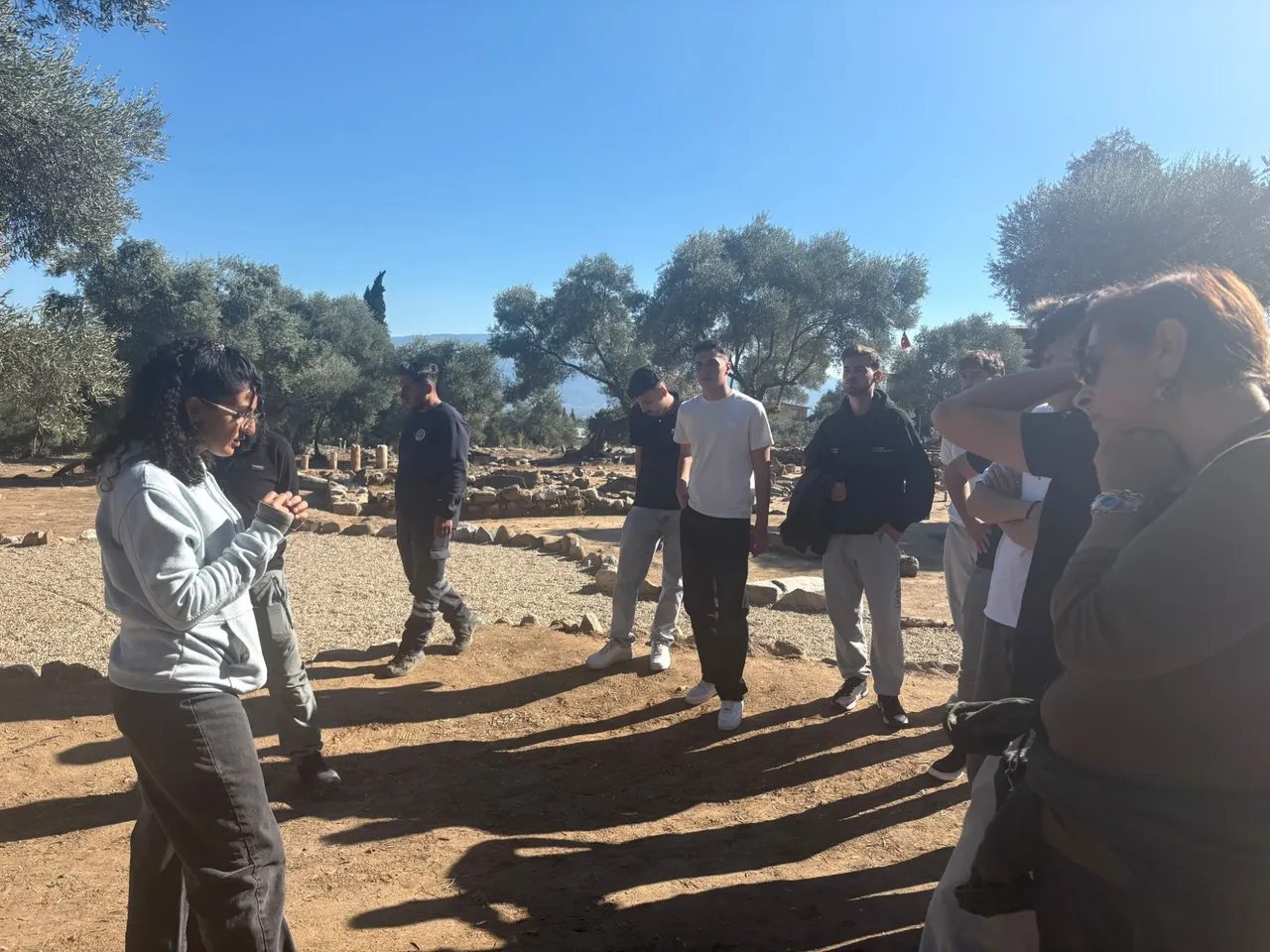 Mimari restorasyon öğrencileri Bozyurt Horasan Mezarlığı arkeolojik kazı alanını ziyaret etti