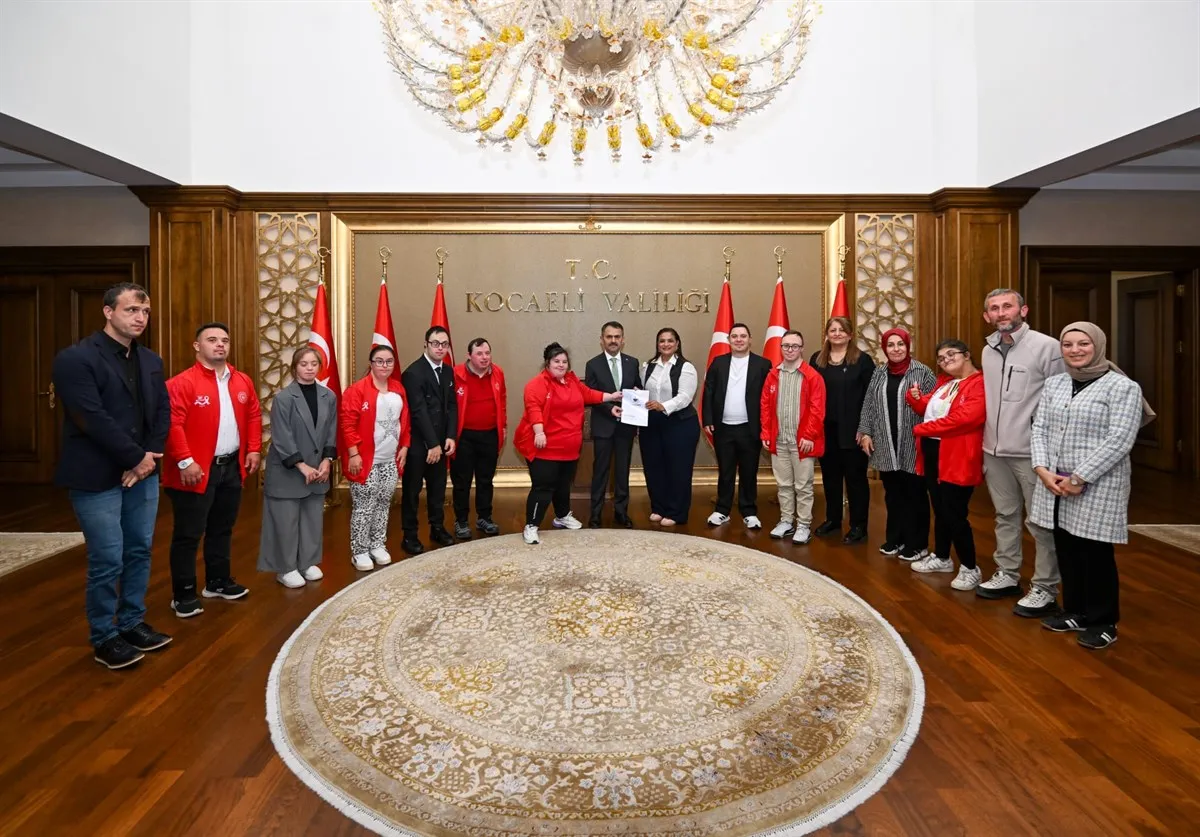 Gölcük Down Sendromlular Derneği, Vali Aktaş’ı ziyaret etti