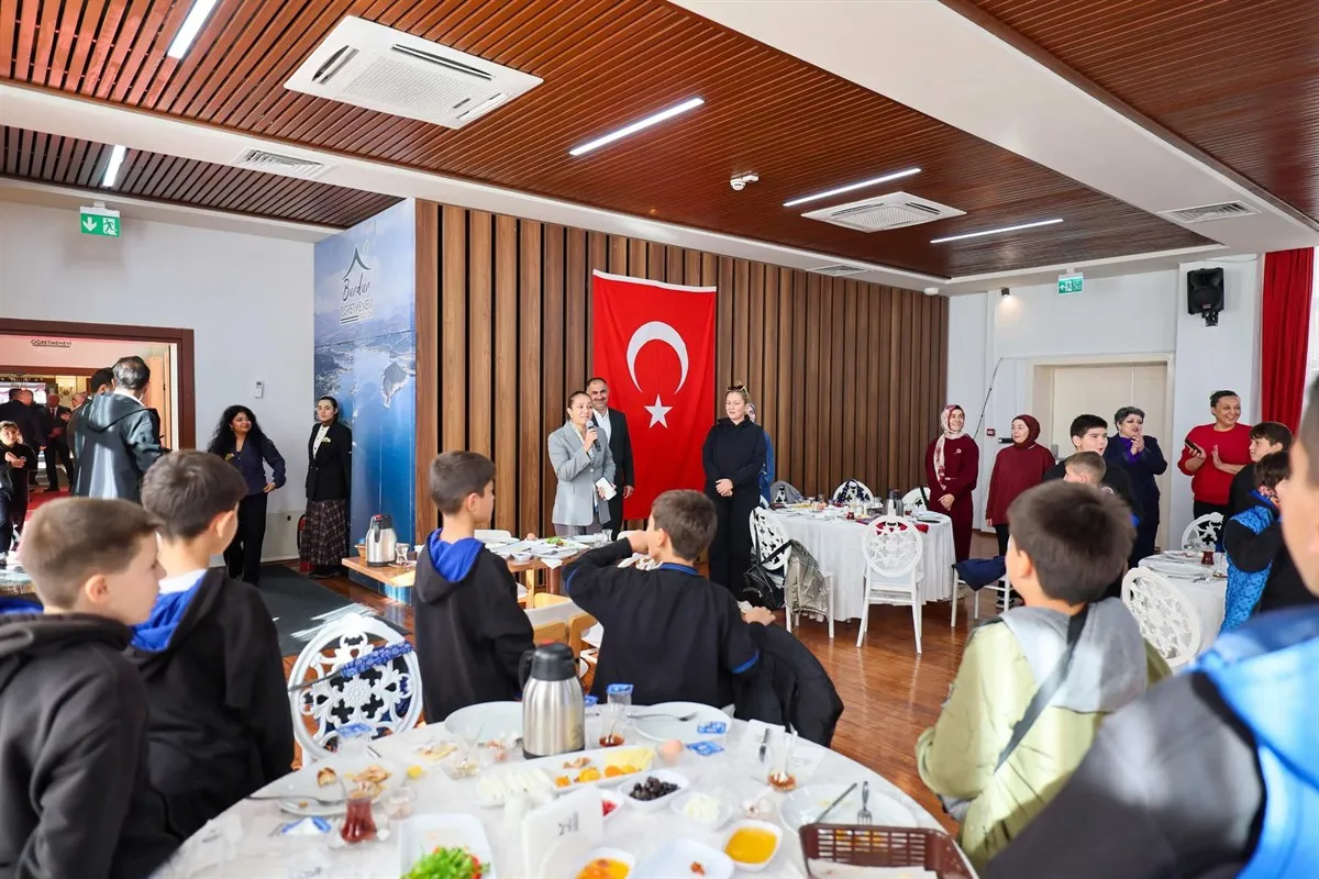 Vali Bilgihan 5. sınıf okula uyum programına katıldı