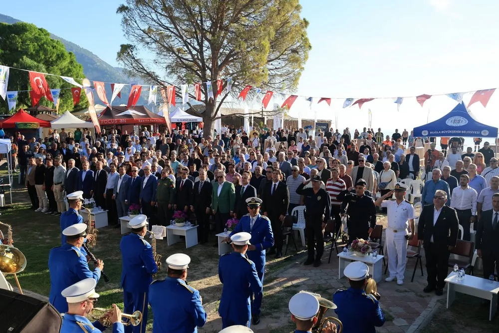 26. Uluslararası Ölüdeniz Hava Oyunları Festivali, Fethiye’nin dünyaca ünlü Belcekız sahilinde düzenlenen açılış programıyla başladı