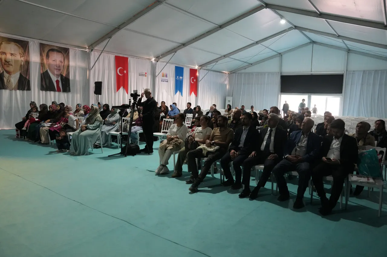 Kitap Fuarı’nda Halit Ertuğrul’dan gençlere ve ailelere hayat rehberliği