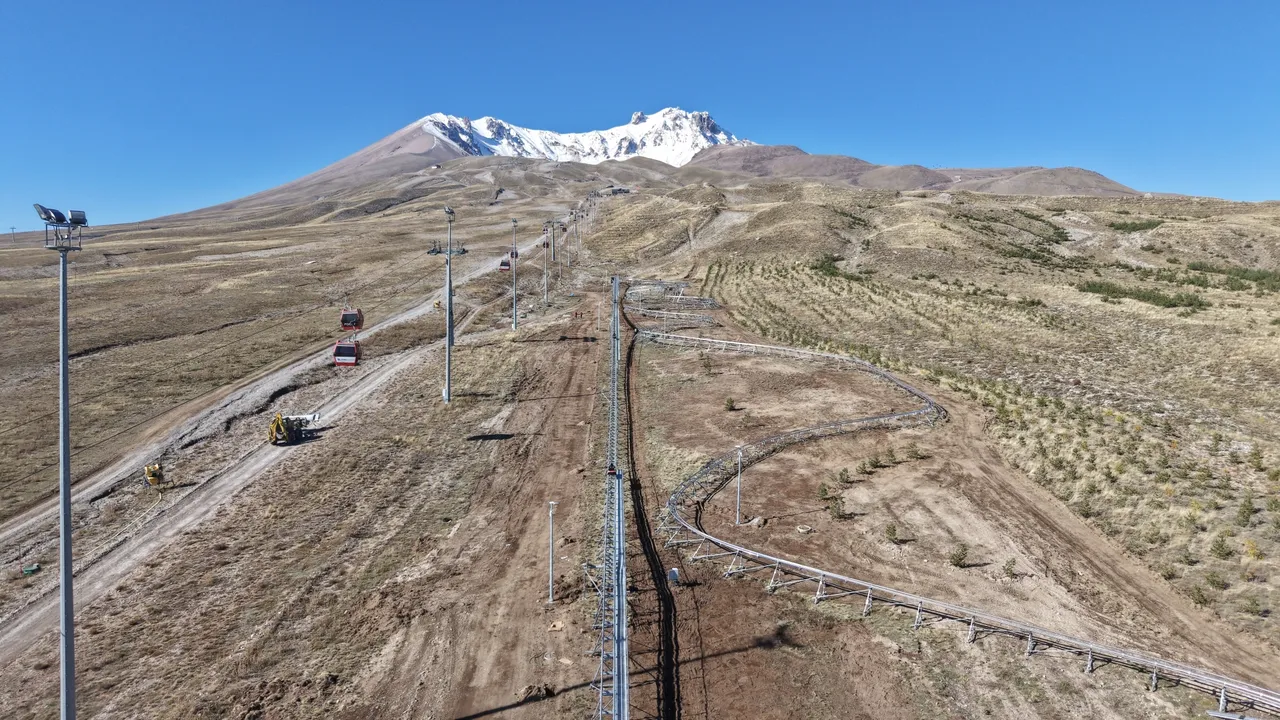 Erciyes’te dağ kızağında montaj tamamlandı, test sürüşleri başladı